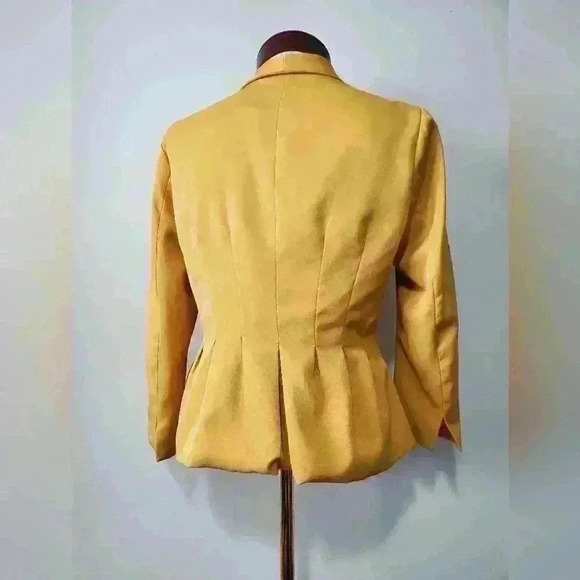 DOE & RAE mustard yellow pleated lightweight blazer.  Size medium - Picture 8 of 14